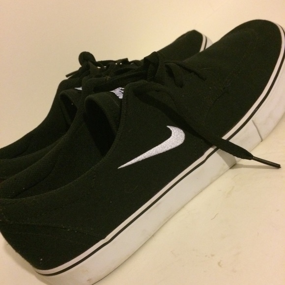 Nike Other - Black and White Nike SB Size 12